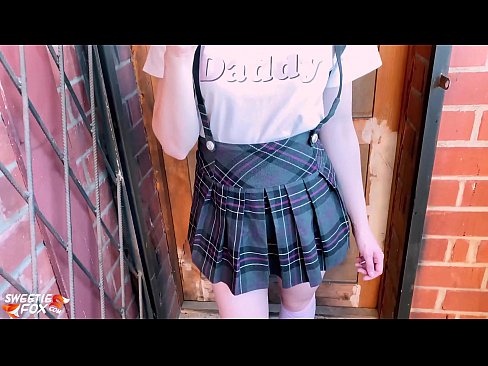 ❤️ Schoolgirl Sucks a dick gu domhainn agus fucks an àite clasaichean. Porno leinn ❌️❤